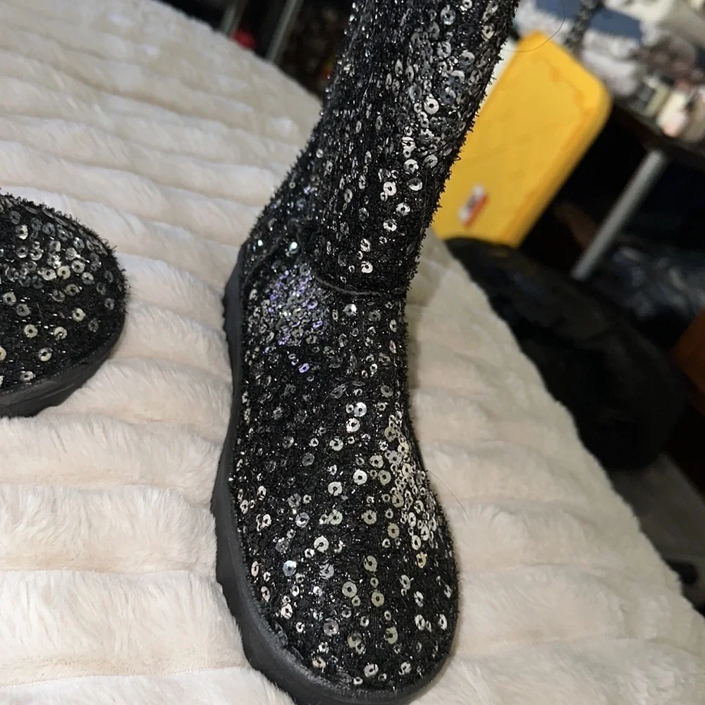 Brand new, never worn size 7 sparkly boot